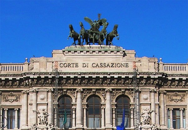 Emissioni odorigene della fonderia, la Cassazione annulla la condanna: decisivi anche i dati tecnici