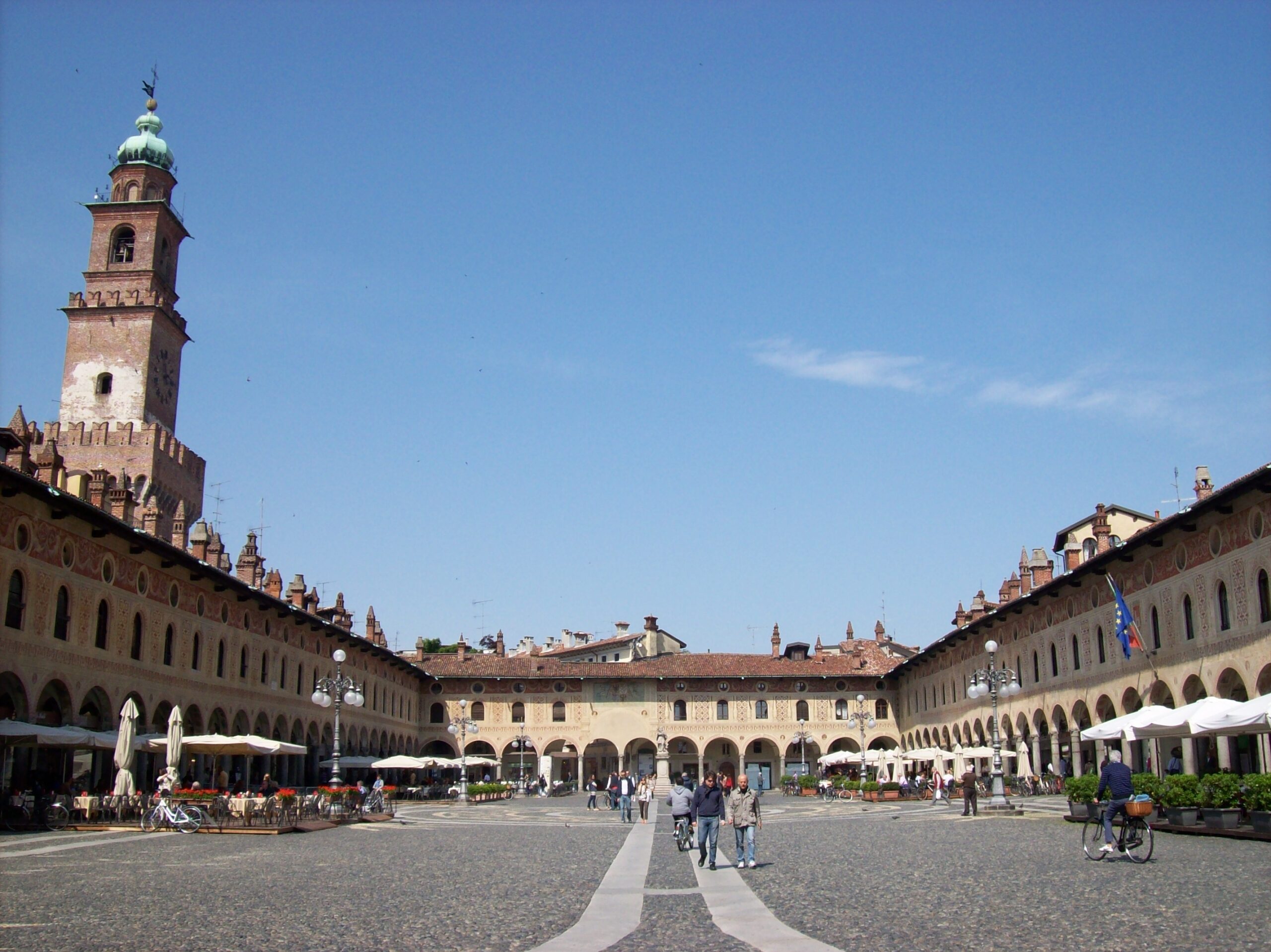 Vigevano, odori di gomma bruciata nel pomeriggio: si moltiplicano le segnalazioni